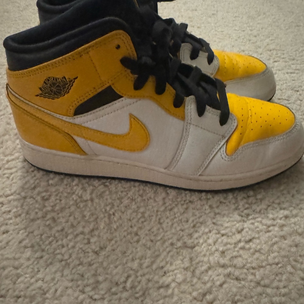 Nike Kids Black, Yellow, and White Sneakers